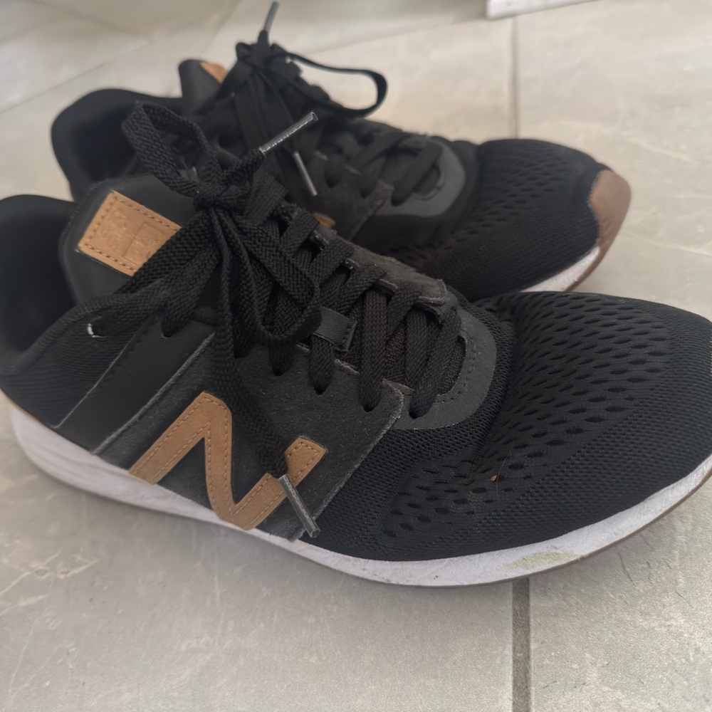 New Balance Men's Black and Tan Sneakers
